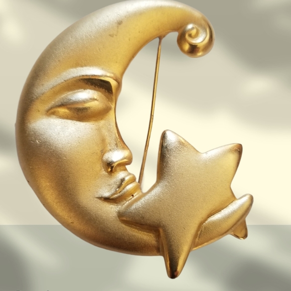 Vintage 1970s Matte Gold Tone Moon and Star Brooch - Picture 3 of 12